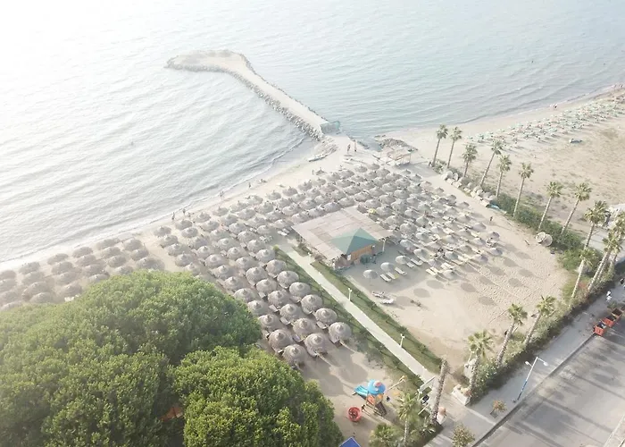 Amelia Mare Голем