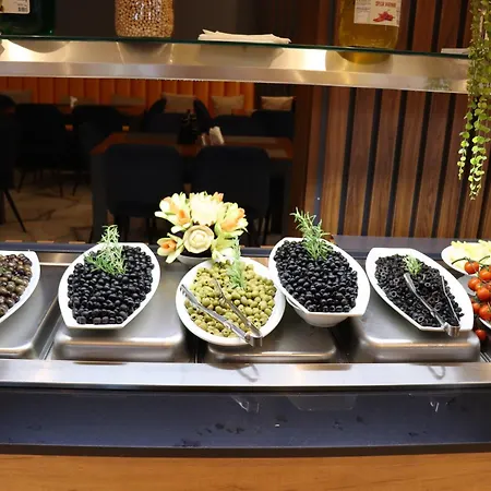 Amelia Mare Golem (Tirana)