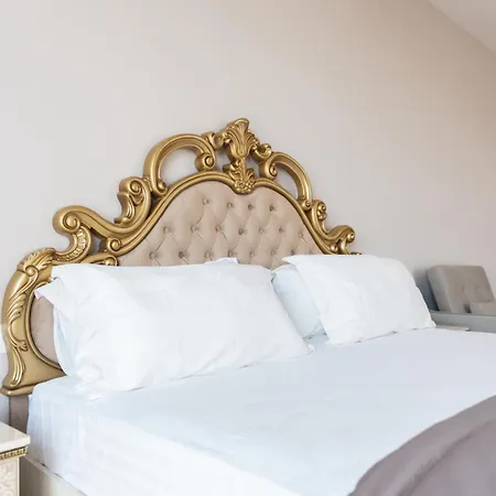 Amelia Mare Golem (Tirana)