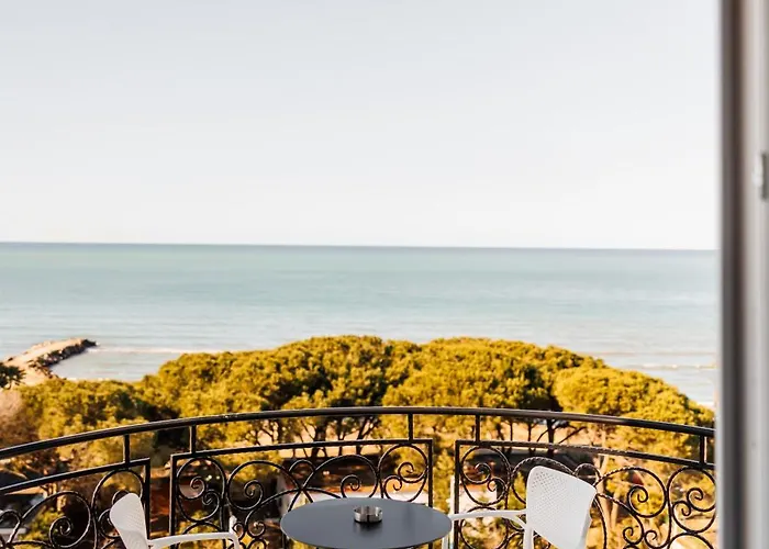 Amelia Mare Hotel Golem (Tirana)